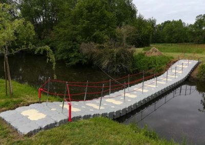 Passerelle flottante sur la rivière Le Thauoret  – Commune de Saint Varent -2019