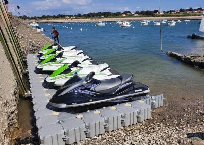 Base d’amarrages à sec pour location de jet-skis avec suivi du marnage – Jet-ski Préfailles