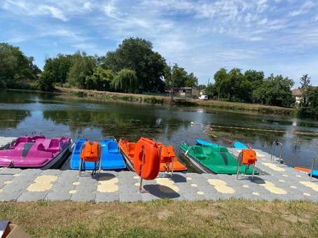 Ponton d’embarquement pour pédalos dans le cadre de Migennes Plage 2022