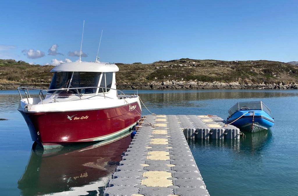 Ponton d’amarrage et d’embarquement à Schull Cork, Ireland