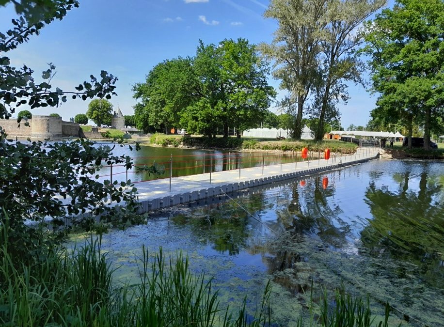 Passerelle flottante grand public sécurisée – Château de Sully-sur-Loire – 2022 Exemplaire