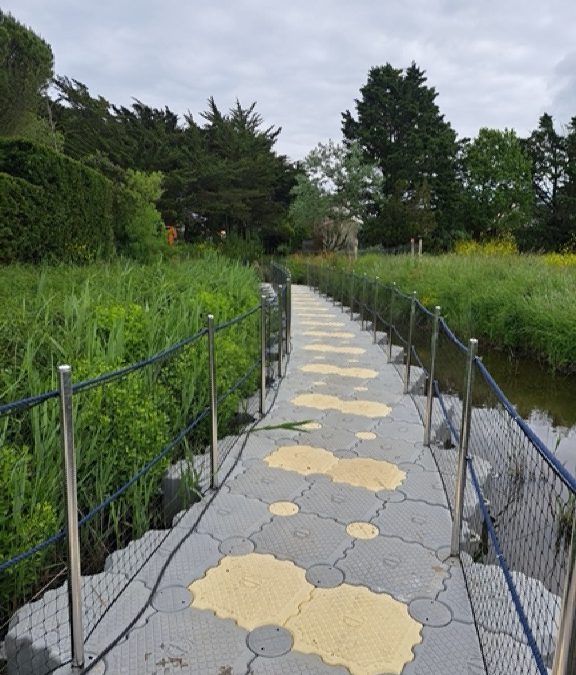 Passerelle d’accès du camping à la plage