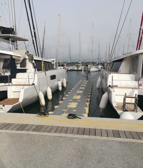 Cateways flottants modulaires entre trimarans – Port-Leucate