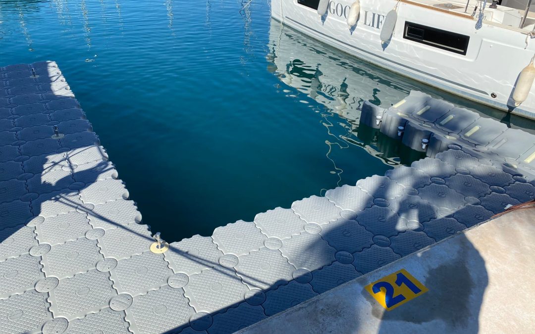 Ponton sur mesure avec dock d’amarrage à sec – Location de bateaux – Torrevieja – Espagne