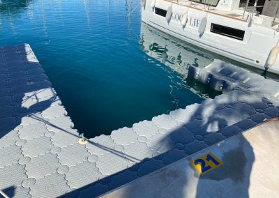 Ponton sur mesure avec dock d’amarrage à sec – Location de bateaux – Torrevieja – Espagne