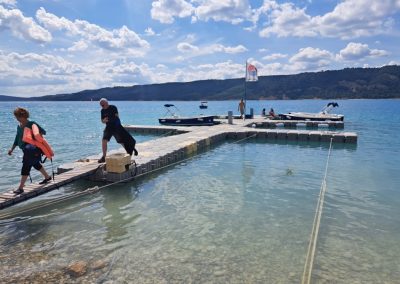 Pontons saisonniers touristiques sur le lac de Sainte Croix du Verdon – été 2023