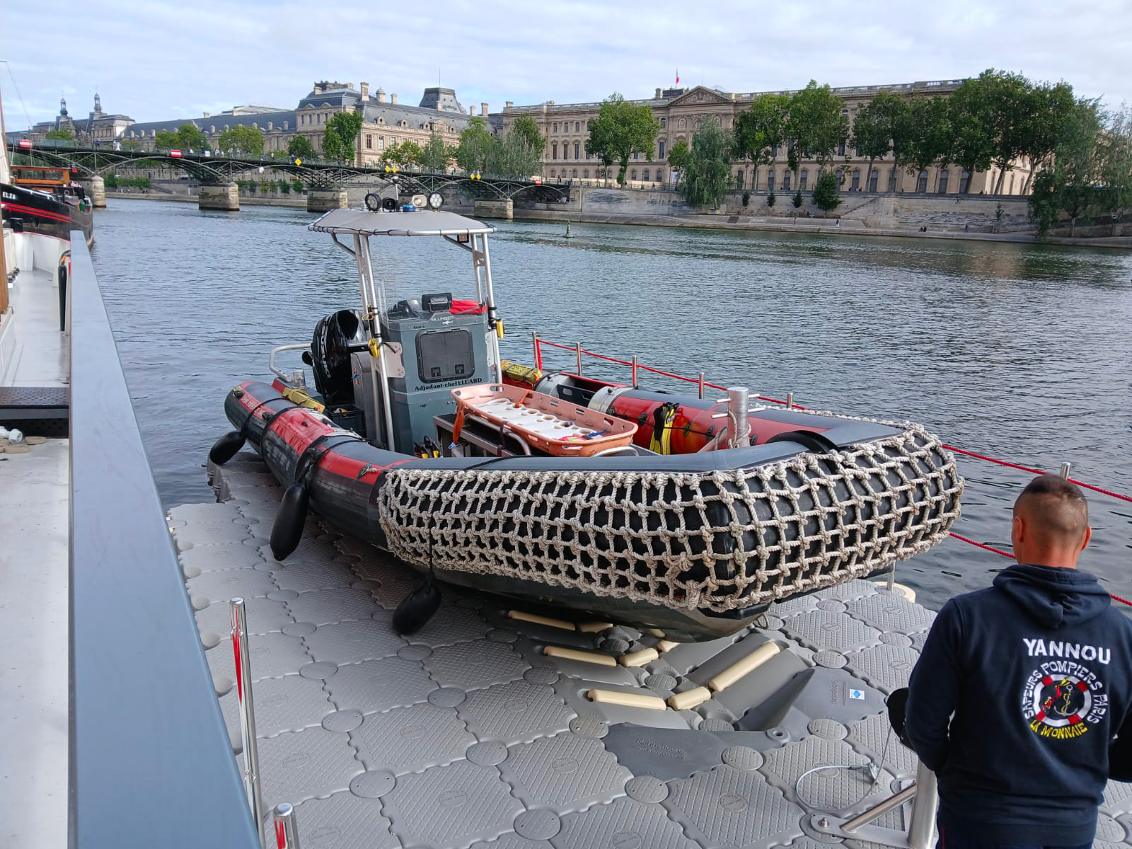 base à bateaux marine floor europe pour sillinger des pompiers de paris
