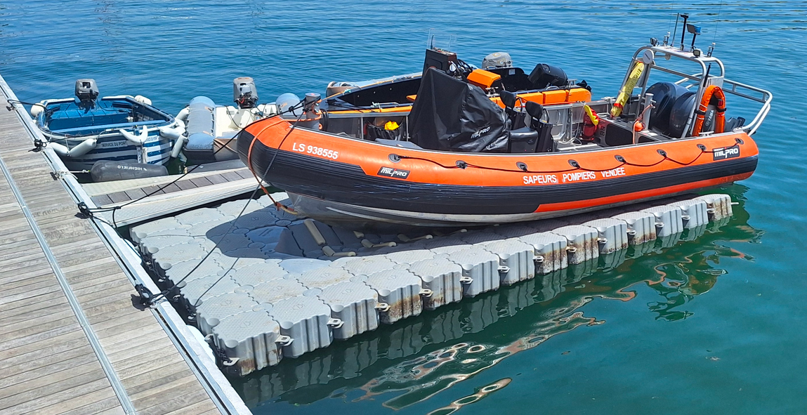 base à bateaux marine floor europe pour zodiac milpro des pompiers de vendée