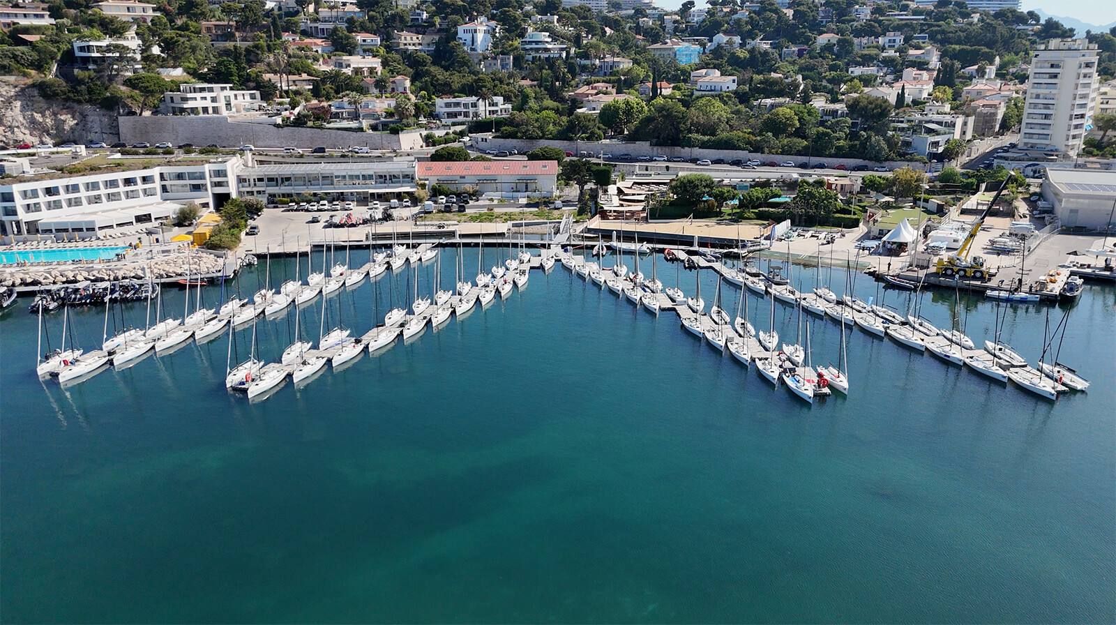 j70-marseille-solution-flottante-marinefloor Marine Floor Europe a conçu une structure flottante innovante pour accueillir le Championnat du Monde J/70 à Marseille