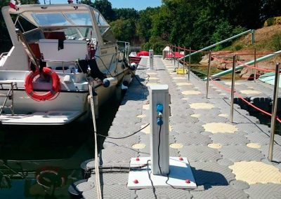 Marinefloor - Bessan ponton halte pénichettes sur l'Hérault