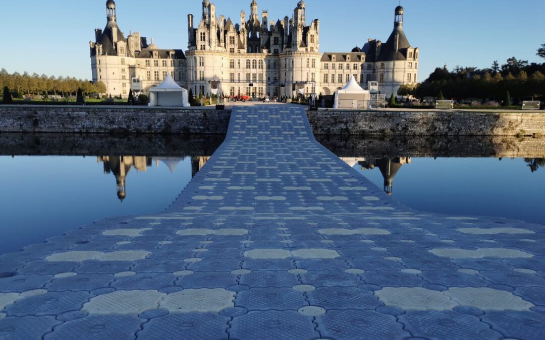 installation d'une passerelle flottante sur mesure marine floor europe au chateau de chambord
