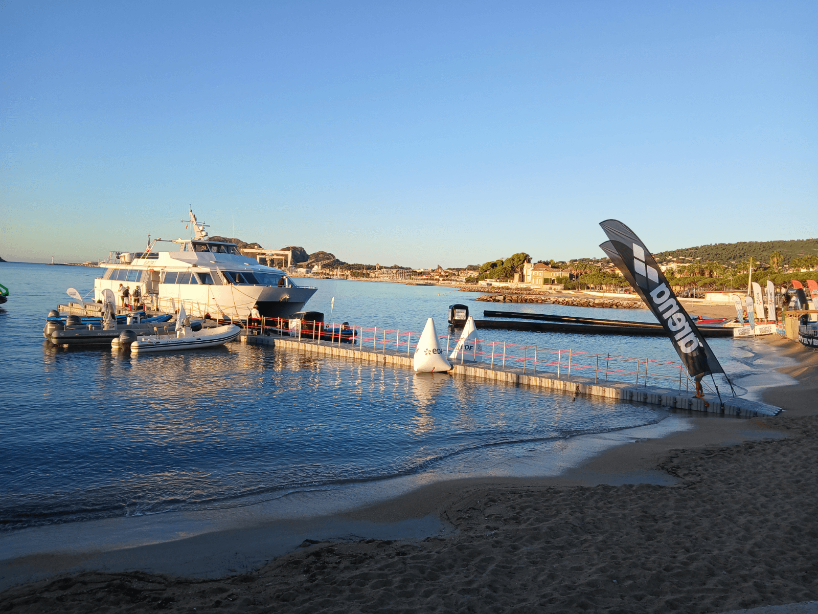 ponton flottant d'embarquement marine floor europe à la ciotat
