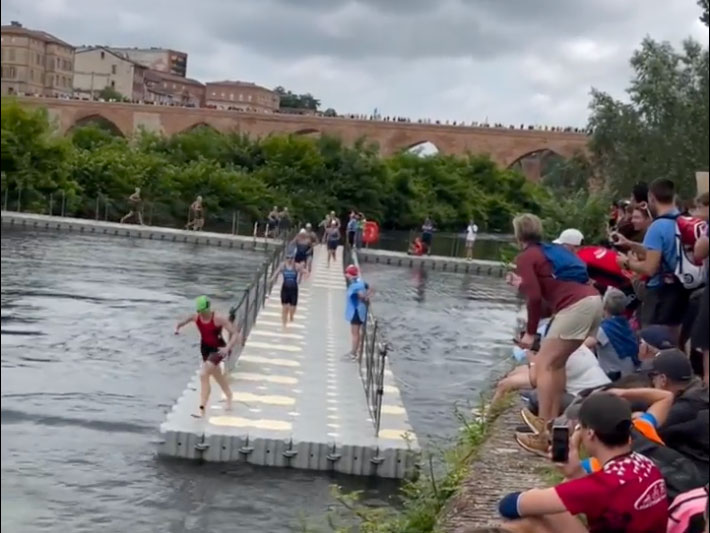 des plateformes flottantes au cœur de l'Urban Triathlon d’Albi 2025